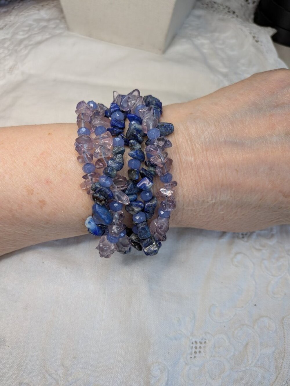 Kenneth Cole Blue Stone & Glass Chip Bracelet – Silver Clasp